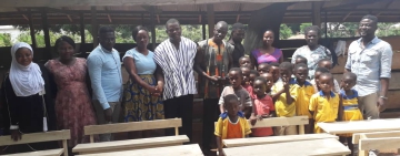 A Kindergarten Teacher Donates 10 Dual Desks to Her Pupils